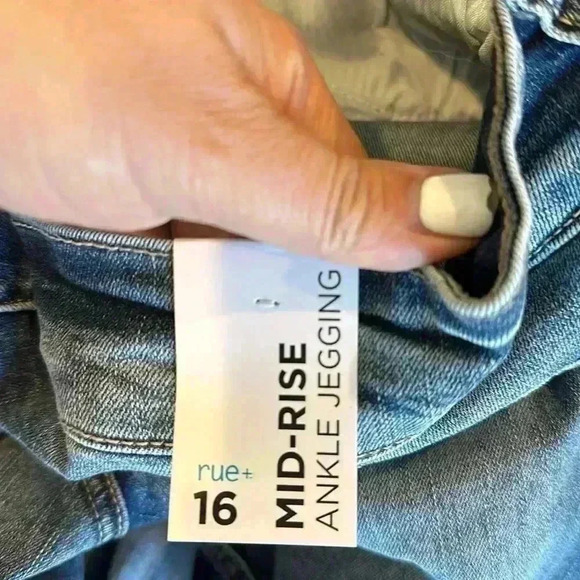 4/$25 NWT Rue21 Mid Rise Ankle Jeggings Blue Distressed Double Roll Plus Sizes - Picture 7 of 12